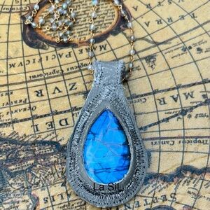 Blue Teardrop Pendant Necklace